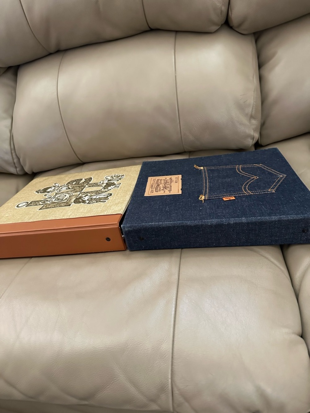 2 three-ring binders - Picture 6 of 11